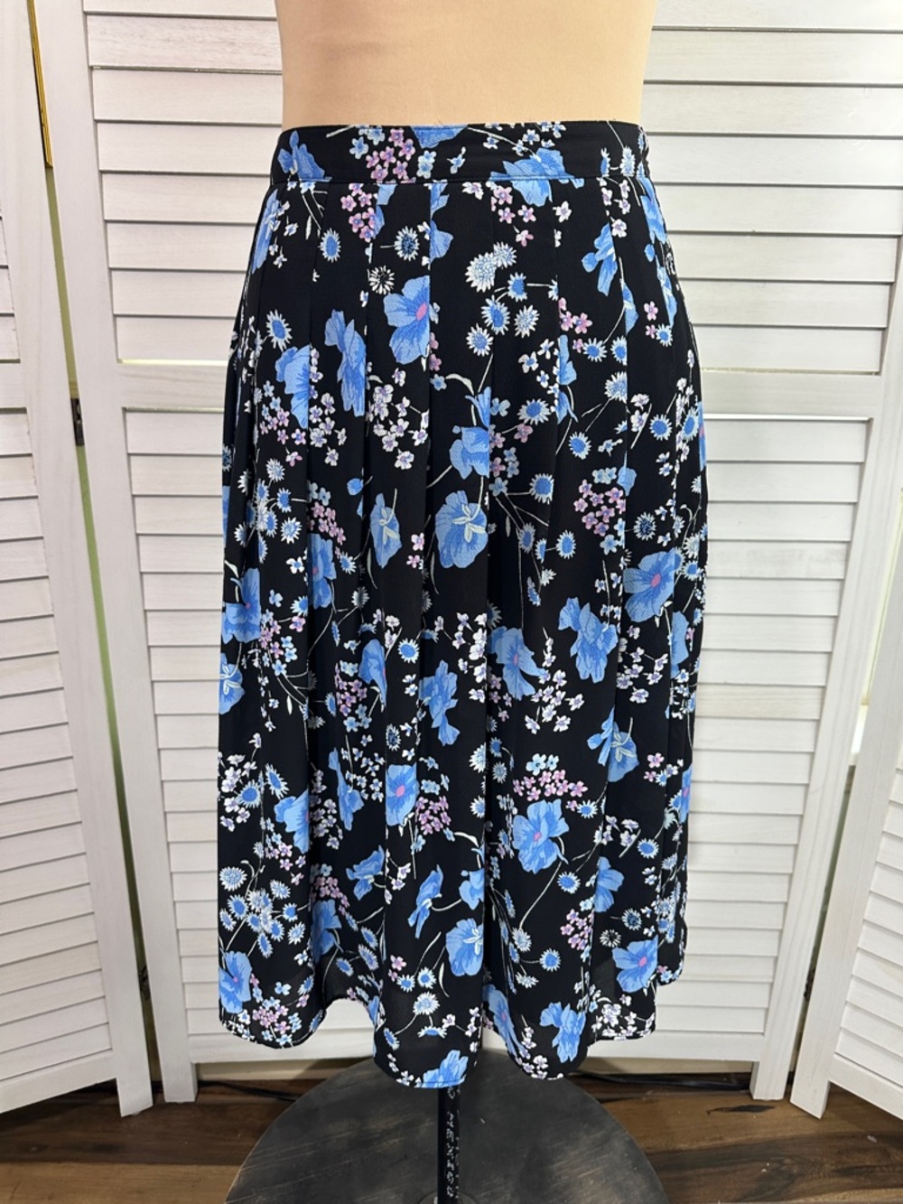 Talbots Pleated Wildflowers Midi Skirt Size 6 LW Like New - Picture 4 of 12